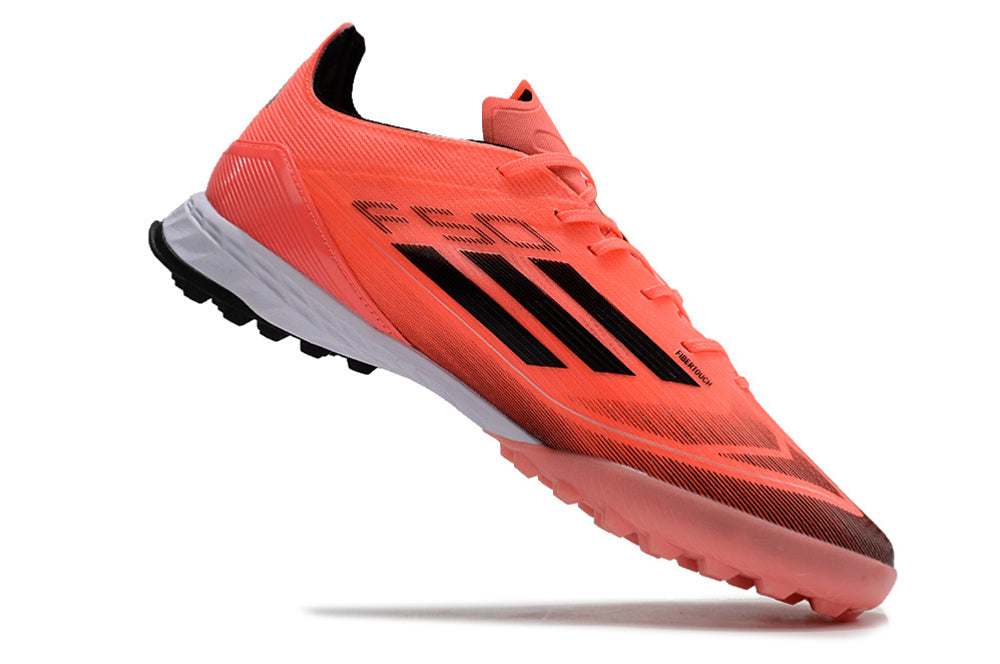 ⚡ Adidas F50 TF – Velocidad letal en césped sintético