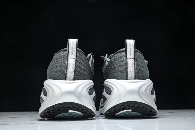 👟 Nike Vomero Plus