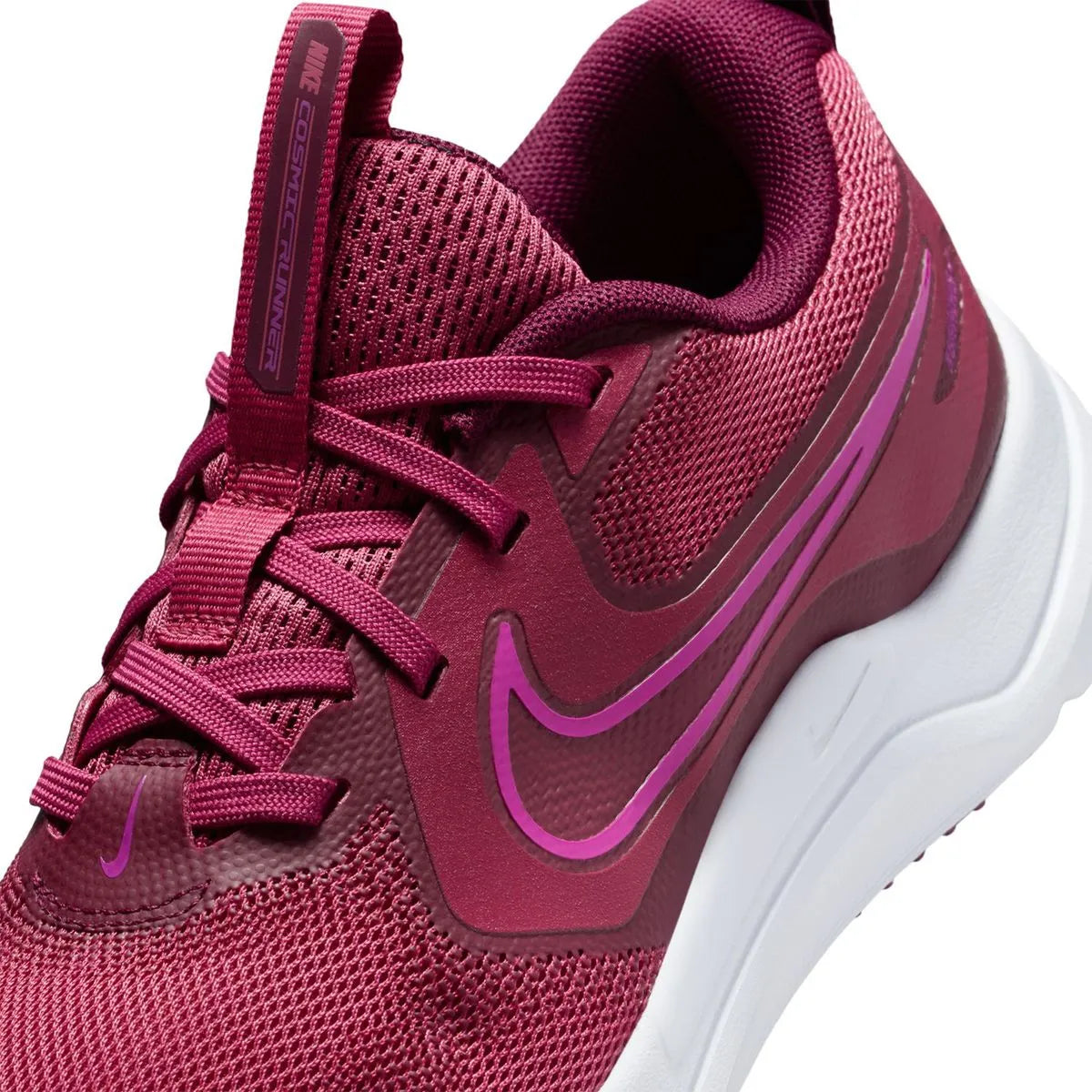 👟 Nike Cosmic Runner