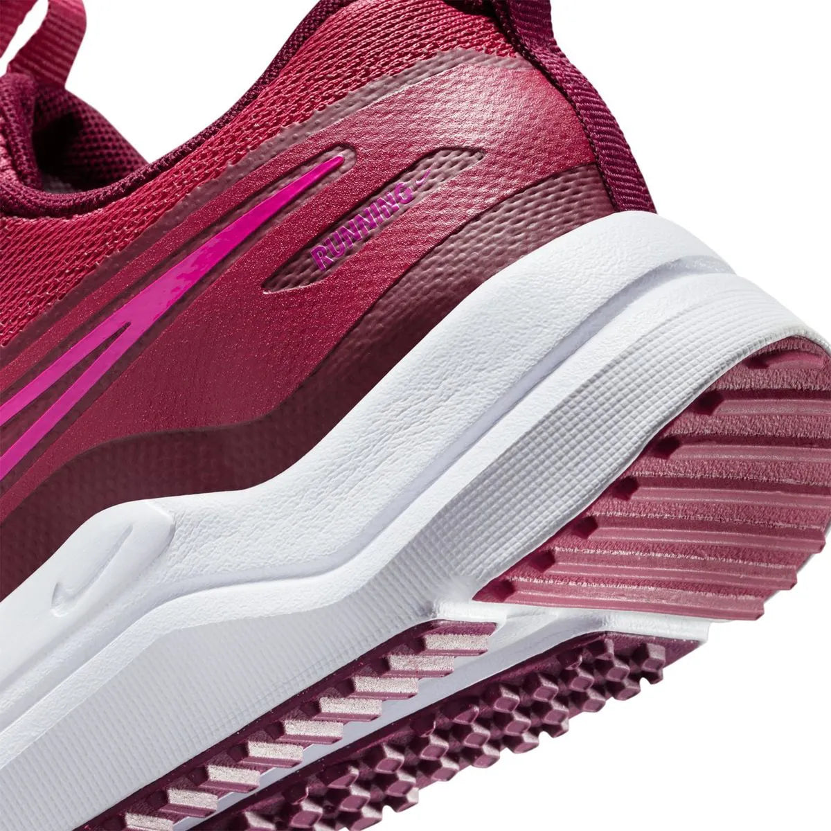 👟 Nike Cosmic Runner